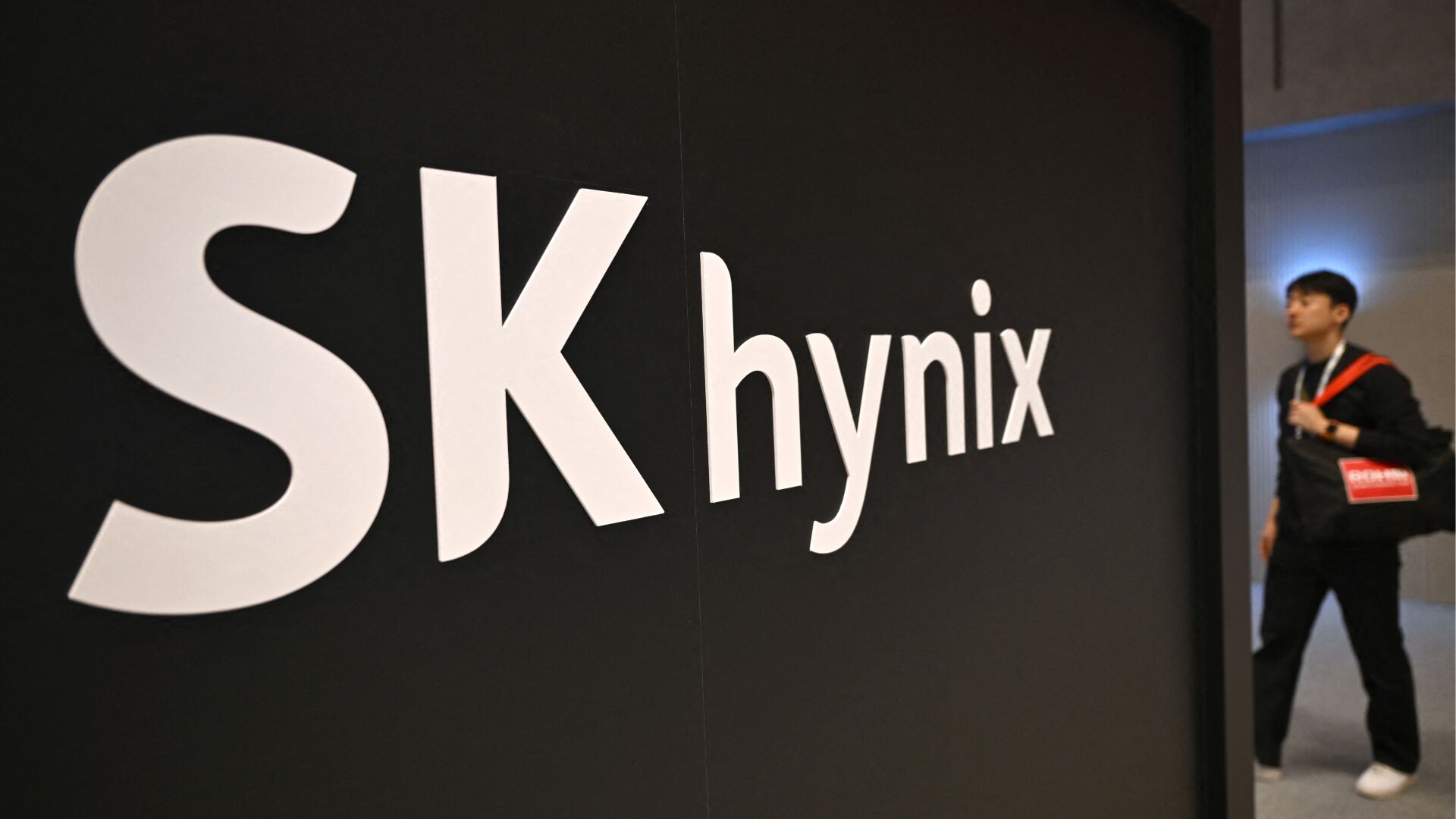 SK hynix starts advanced packaging plant in Cheongju to boost HBM supply