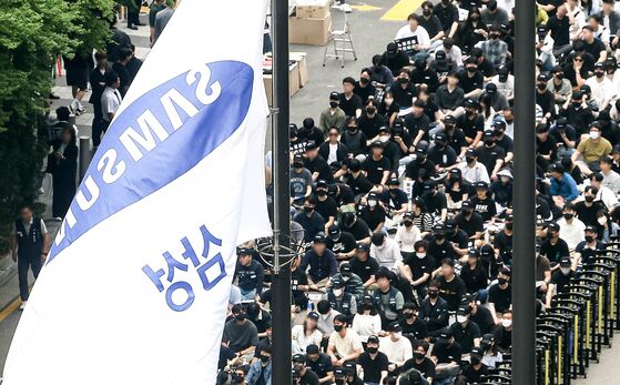 Samsung Electronics reaches last-minute labor deal ahead of planned strike